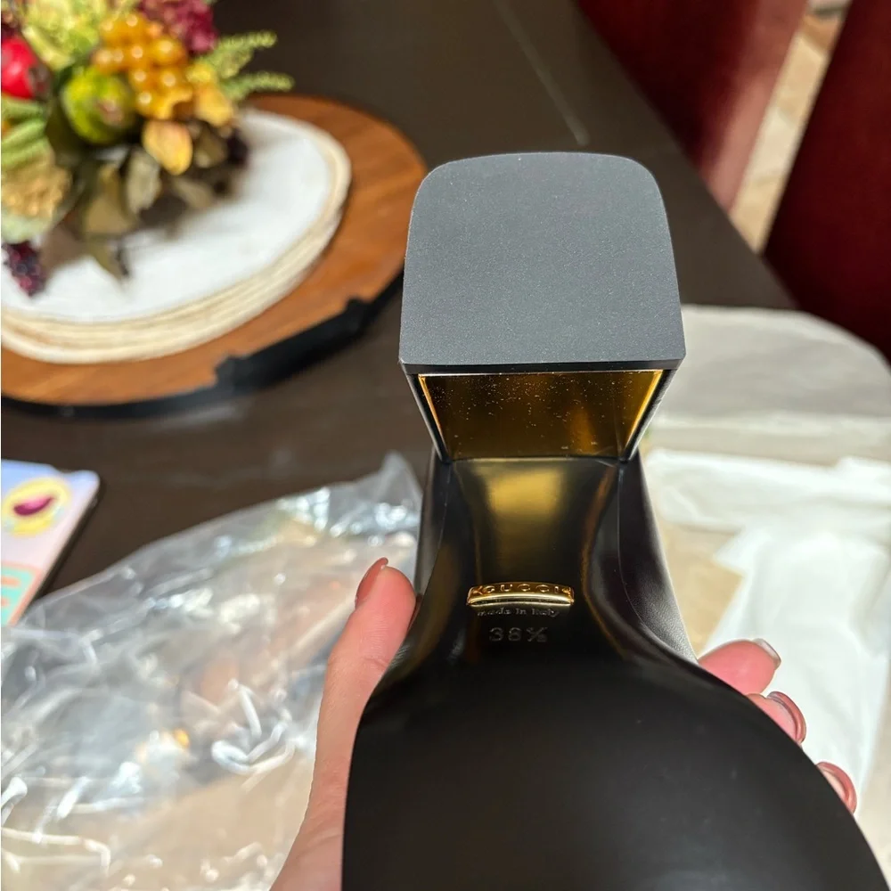 Gucci Black Leather Heels with Gold Horsebit - Picture 12 of 14